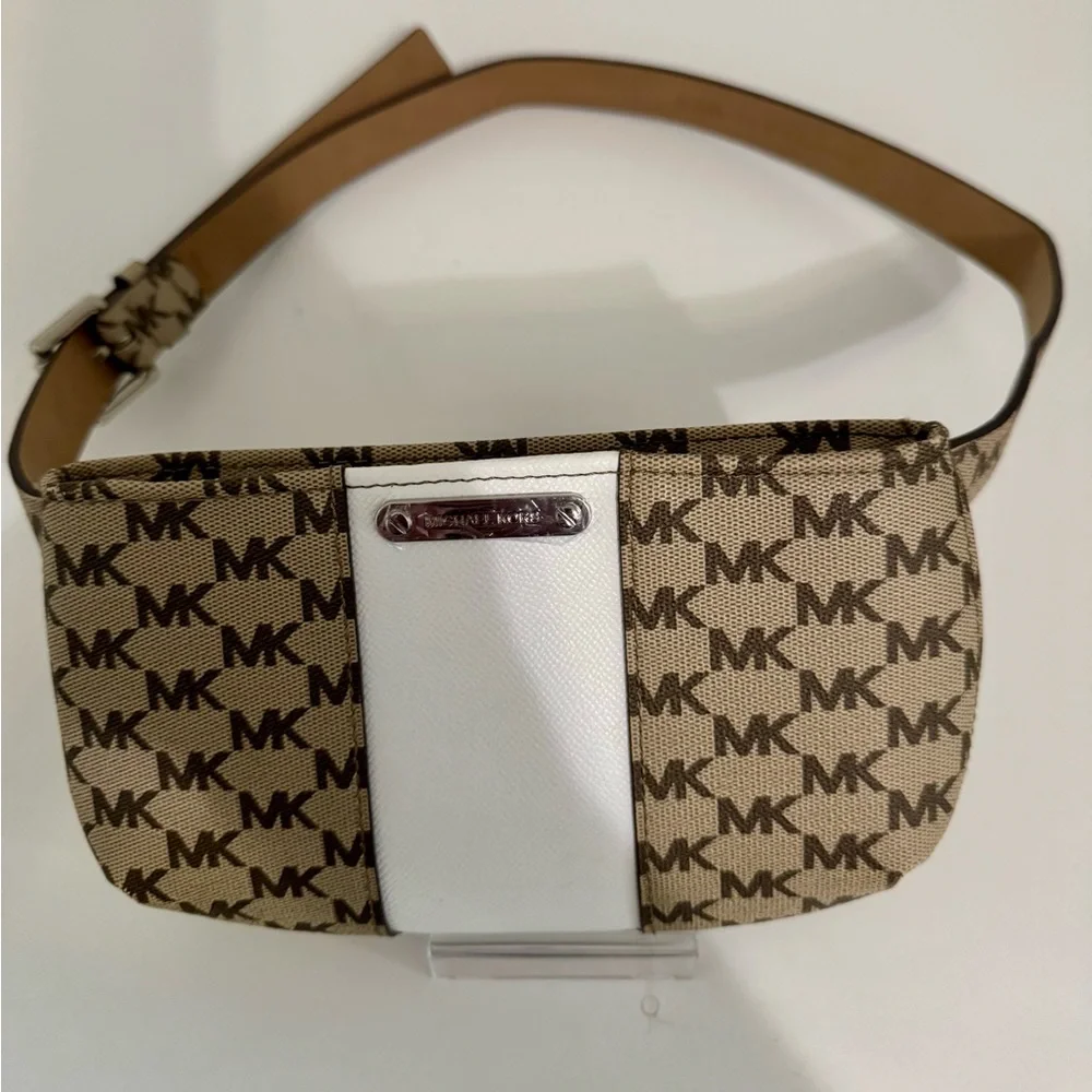 Michael Kors Tan and White Signature Belt Bag. Brand New with Orig Plastic L/XL
